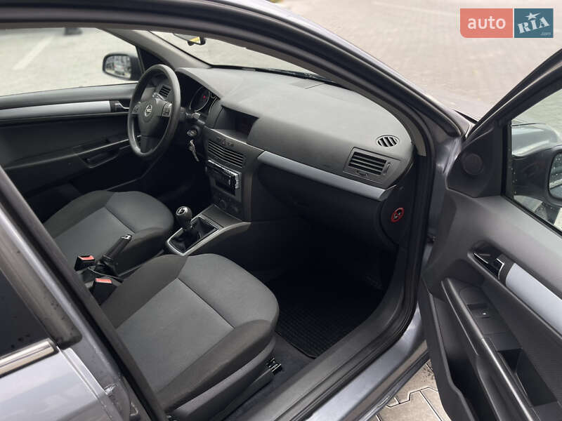 Універсал Opel Astra 2006 в Володимирі