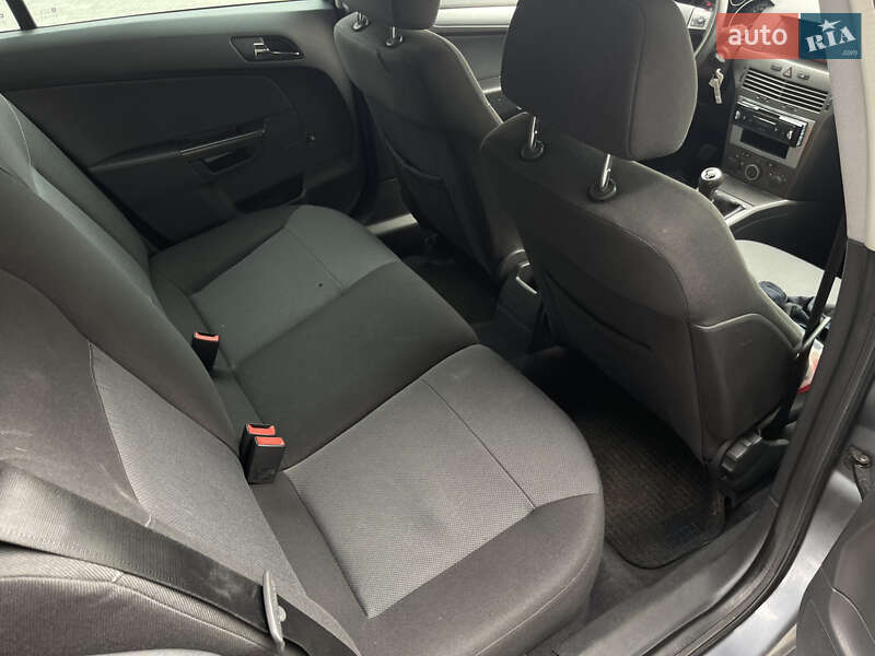 Універсал Opel Astra 2006 в Володимирі