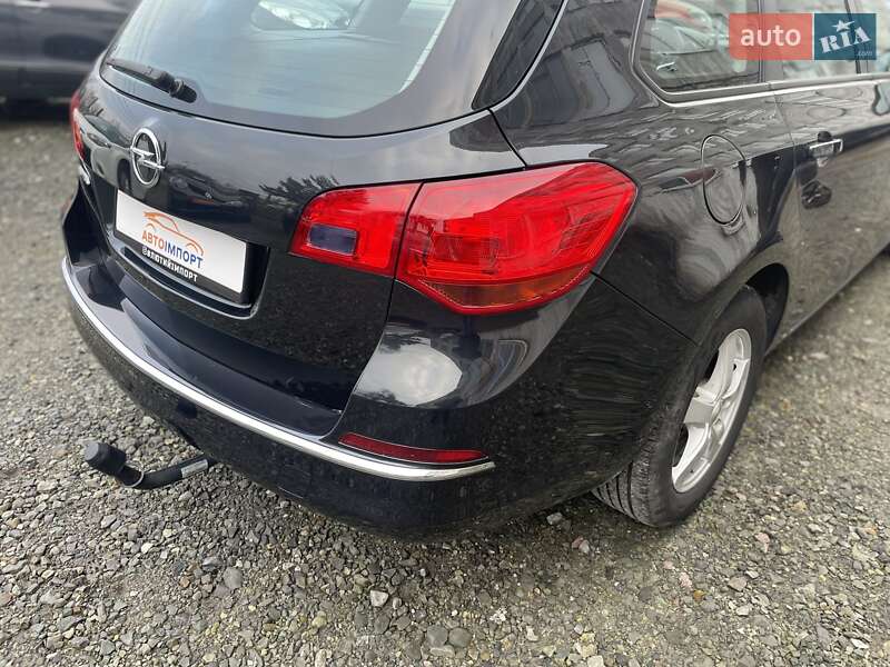 Універсал Opel Astra 2014 в Сумах