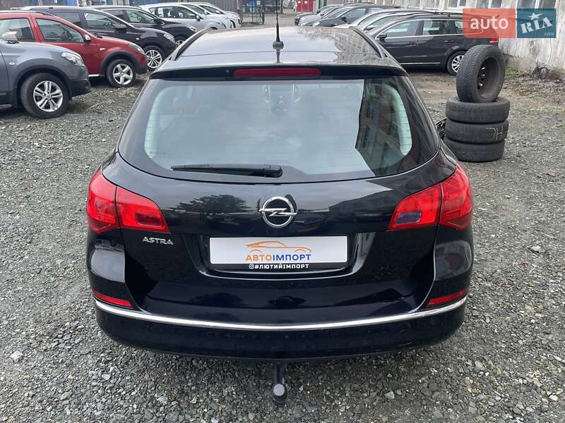 Універсал Opel Astra 2014 в Сумах
