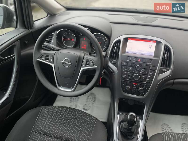 Універсал Opel Astra 2014 в Сумах