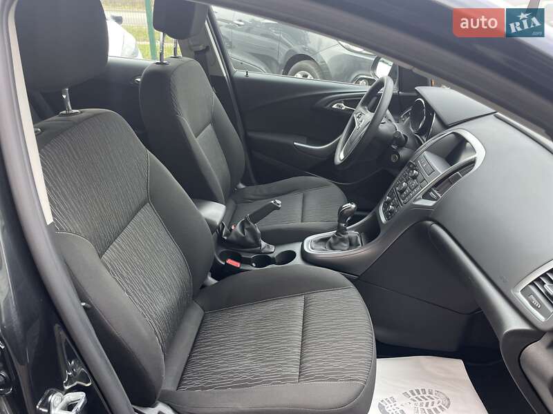 Універсал Opel Astra 2014 в Сумах