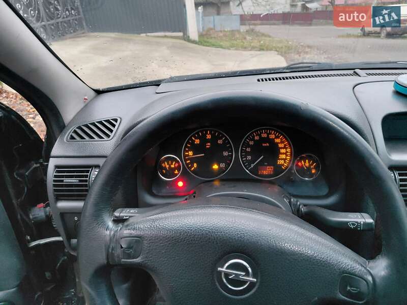 Седан Opel Astra 2002 в Черновцах