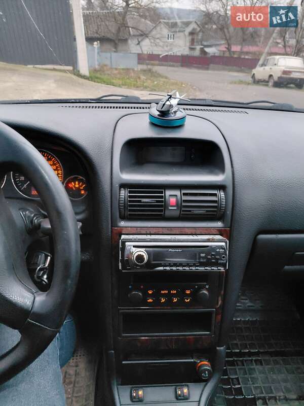 Седан Opel Astra 2002 в Черновцах