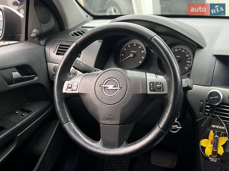 Хэтчбек Opel Astra 2005 в Киеве