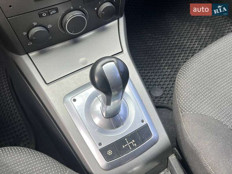 Хэтчбек Opel Astra 2005 в Киеве