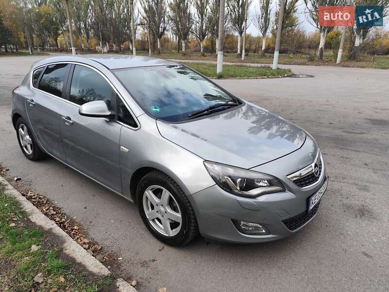 Хэтчбек Opel Astra 2010 в Кривом Роге фото 2 Хэтчбек Opel Astra 2010 в Кривом Роге