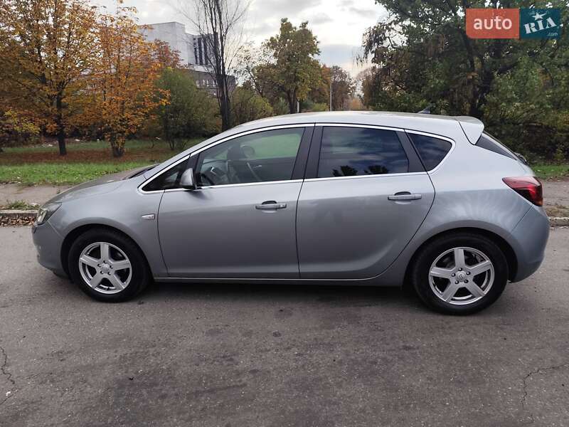 Хэтчбек Opel Astra 2010 в Кривом Роге фото 6 Хэтчбек Opel Astra 2010 в Кривом Роге