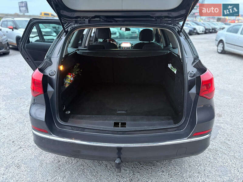 Универсал Opel Astra 2015 в Львове