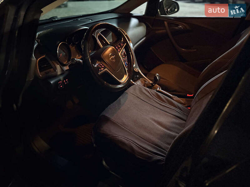 Универсал Opel Astra 2015 в Львове