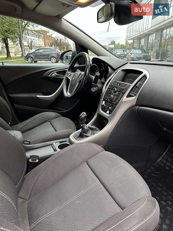 Универсал Opel Astra 2010 в Ужгороде