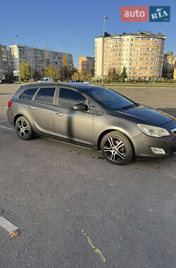 Универсал Opel Astra 2011 в Ивано-Франковске