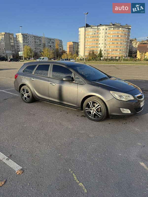 Opel Astra 2011 Opel Astra 2011
