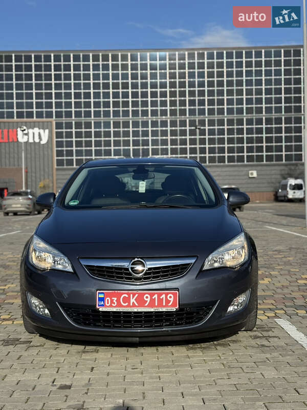 Хэтчбек Opel Astra 2009 в Луцке