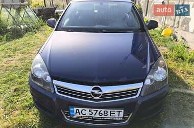 Универсал Opel Astra 2012 в Луцке