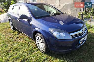 Універсал Opel Astra 2012 в Луцьку