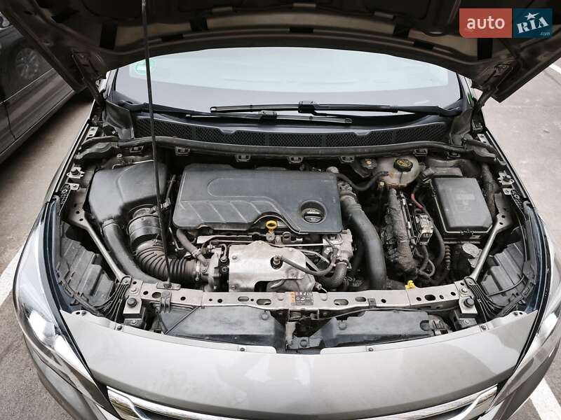 Универсал Opel Astra 2017 в Броварах фото 12 Универсал Opel Astra 2017 в Броварах