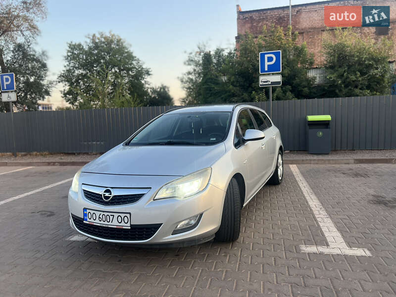Opel Astra 2011 Opel Astra 2011