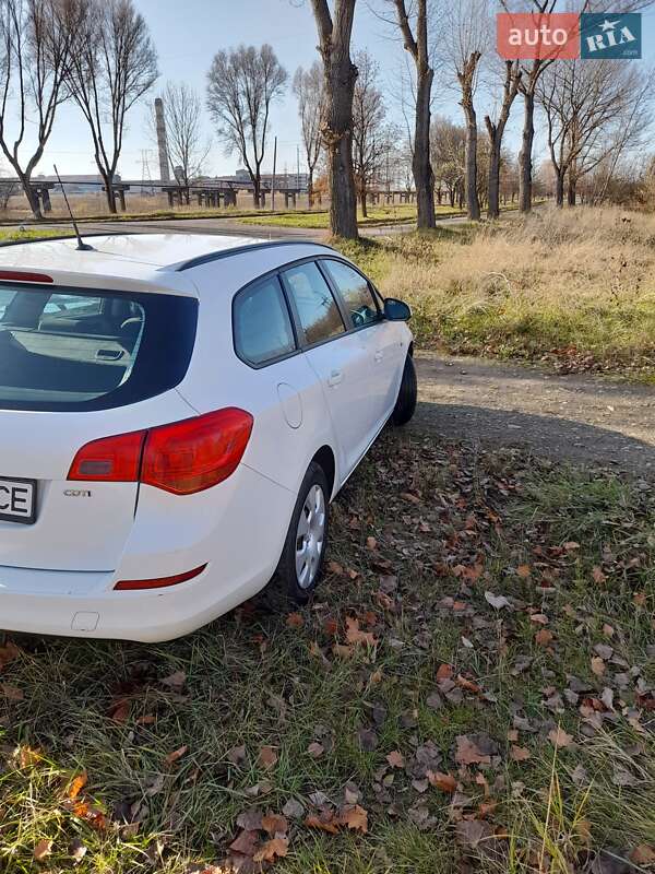 Универсал Opel Astra 2012 в Калуше