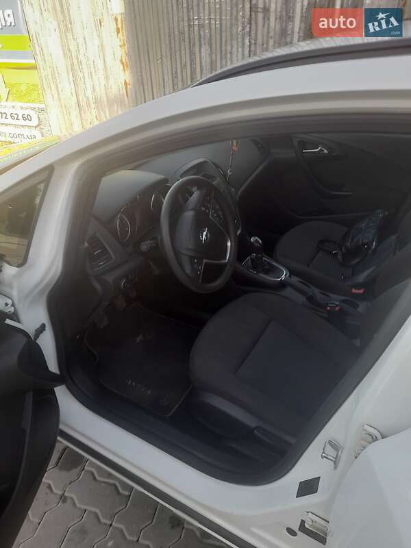 Универсал Opel Astra 2012 в Калуше