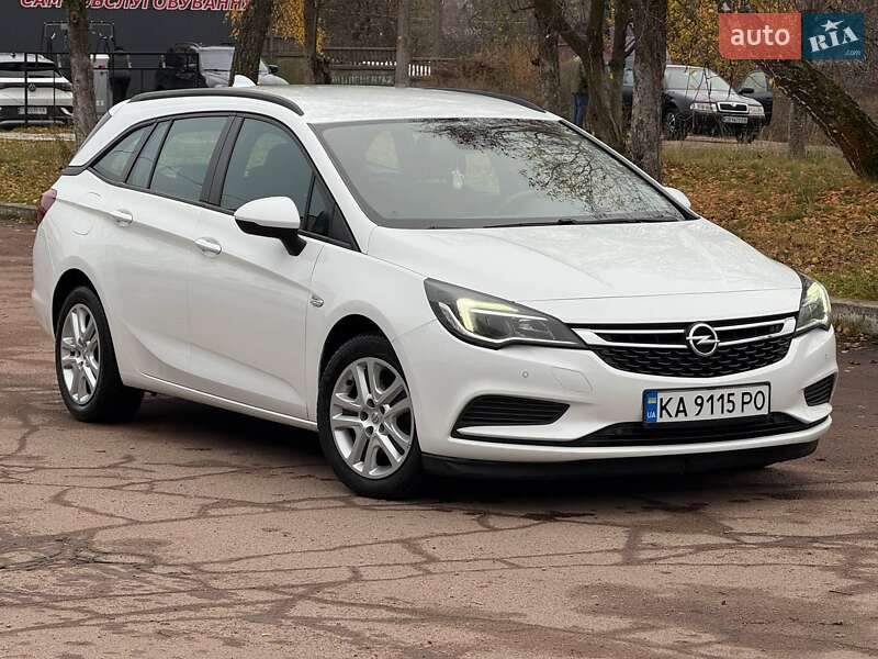 Універсал Opel Astra 2018 в Чернігові