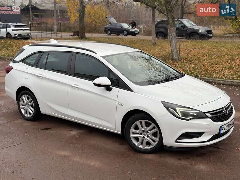 Універсал Opel Astra 2018 в Чернігові