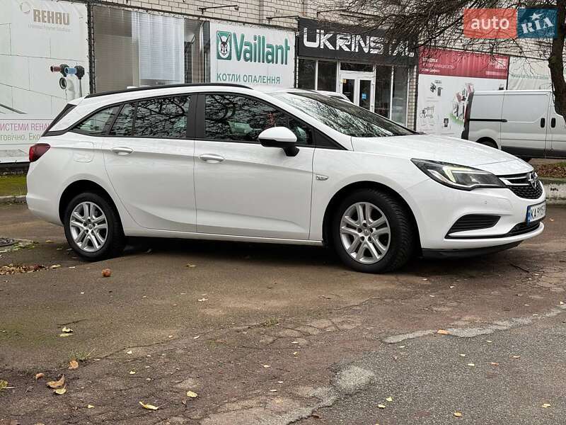 Універсал Opel Astra 2018 в Чернігові