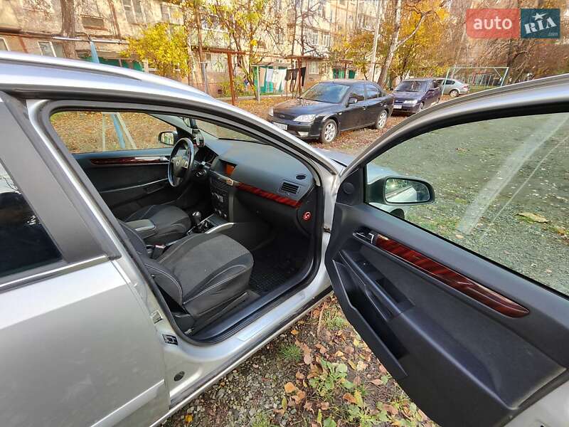 Универсал Opel Astra 2004 в Сумах