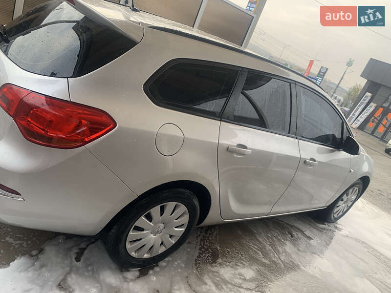 Универсал Opel Astra 2013 в Тернополе