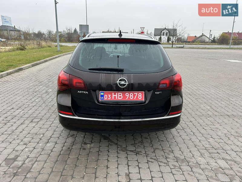 Универсал Opel Astra 2013 в Городке