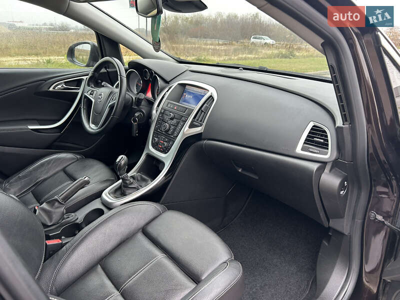 Универсал Opel Astra 2013 в Городке