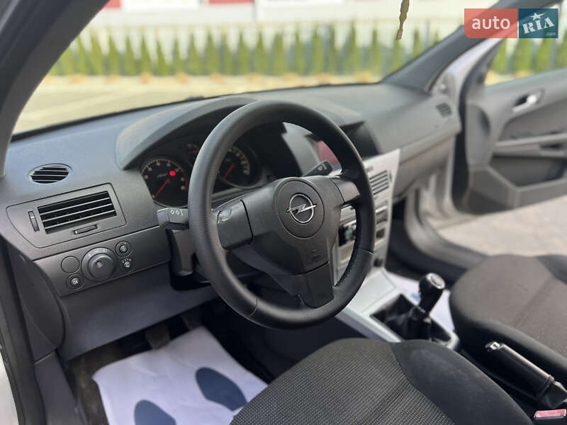 Универсал Opel Astra 2010 в Луцке фото 13 Универсал Opel Astra 2010 в Луцке
