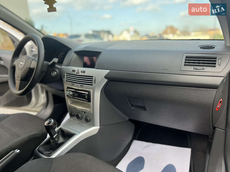 Универсал Opel Astra 2010 в Луцке фото 15 Универсал Opel Astra 2010 в Луцке