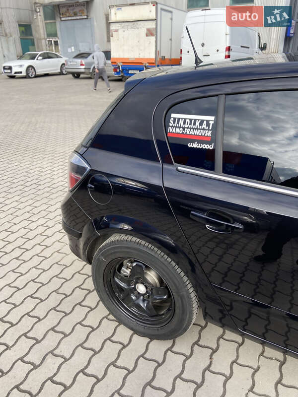 Хэтчбек Opel Astra 2007 в Ивано-Франковске фото 3 Хэтчбек Opel Astra 2007 в Ивано-Франковске