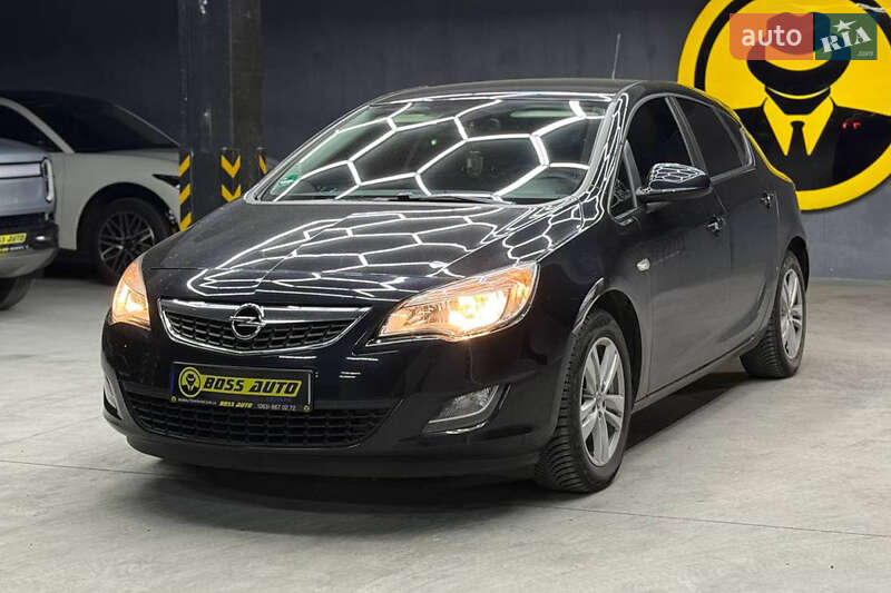 Хэтчбек Opel Astra 2010 в Черновцах