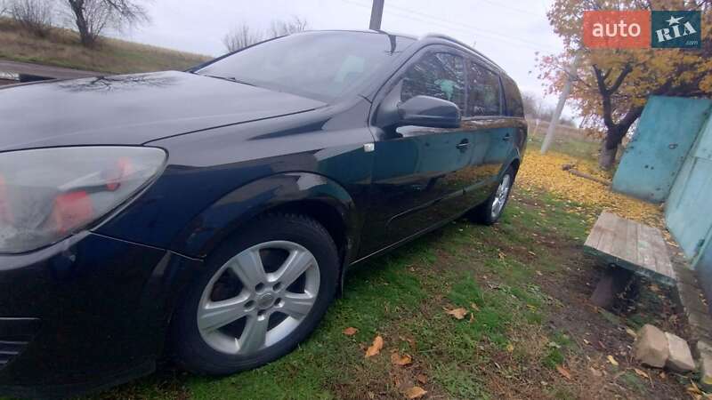 Универсал Opel Astra 2005 в Чугуеве