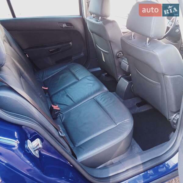 Універсал Opel Astra 2010 в Луцьку