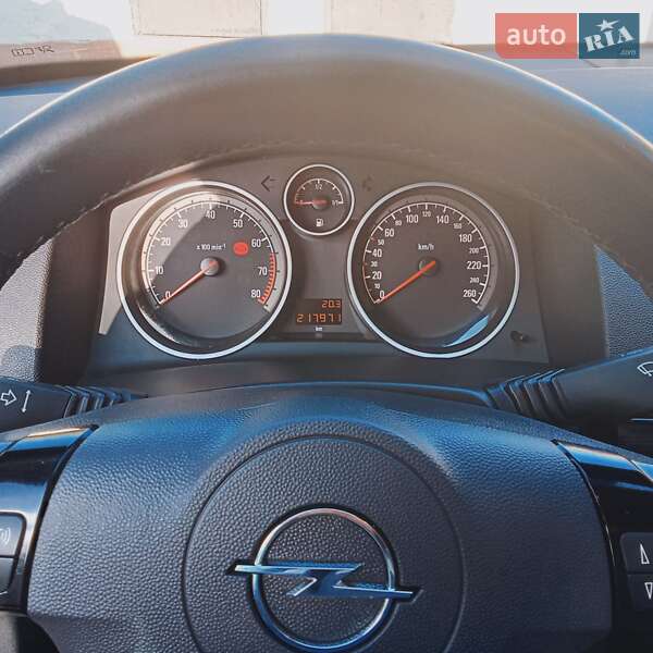 Універсал Opel Astra 2010 в Луцьку