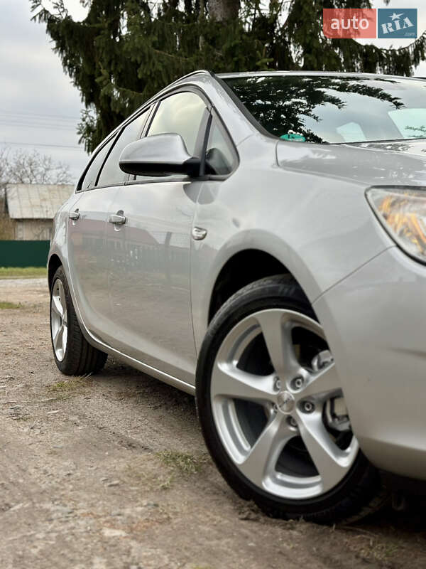 Универсал Opel Astra 2011 в Дубно