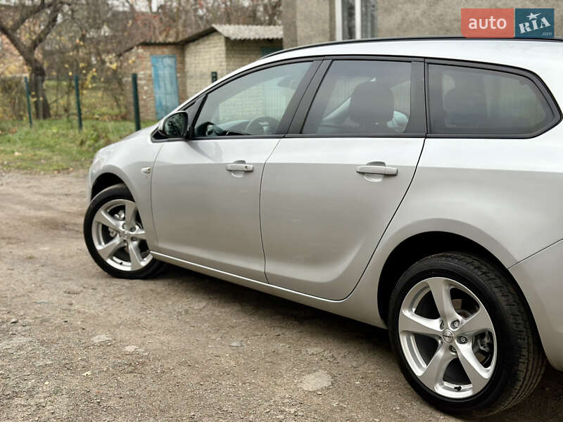 Универсал Opel Astra 2011 в Дубно
