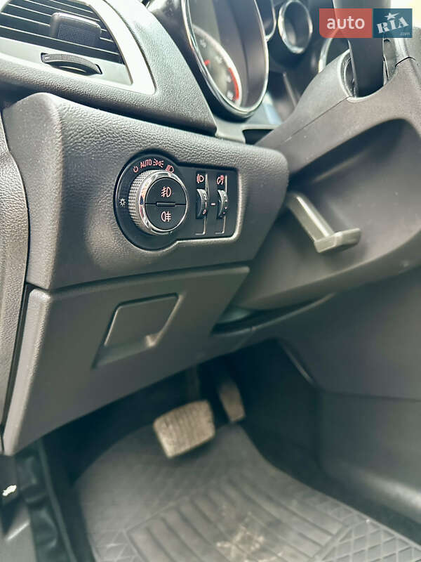 Универсал Opel Astra 2011 в Дубно