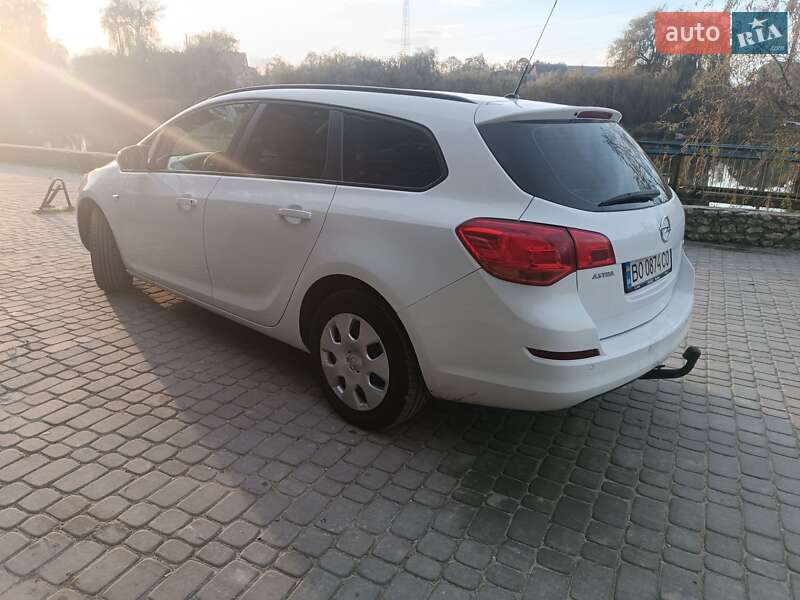 Універсал Opel Astra 2012 в Шумську