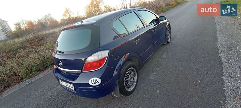 Хетчбек Opel Astra 2006 в Стрию