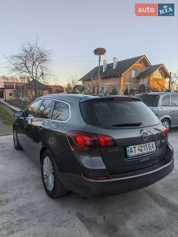 Opel Astra 2011 Opel Astra 2011