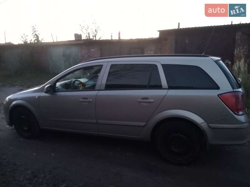 Універсал Opel Astra 2005 в Сокалі