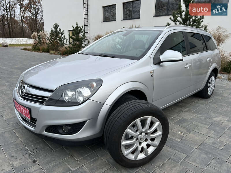 Opel Astra 2010 Opel Astra 2010