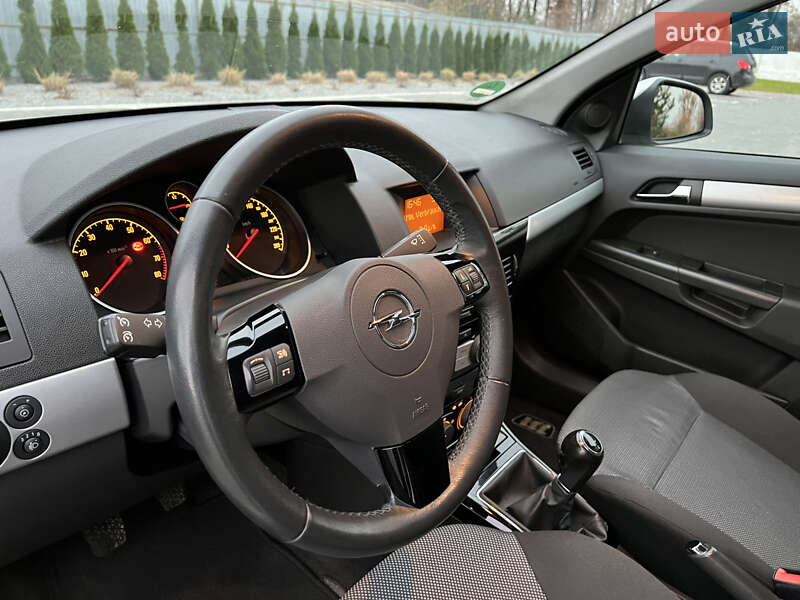 Универсал Opel Astra 2010 в Луцке фото 42 Универсал Opel Astra 2010 в Луцке
