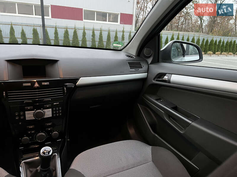 Универсал Opel Astra 2010 в Луцке фото 56 Универсал Opel Astra 2010 в Луцке