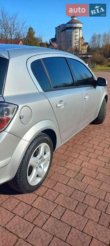 Хэтчбек Opel Astra 2011 в Трускавце