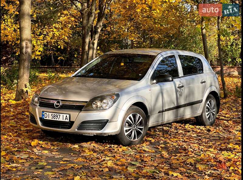 Хэтчбек Opel Astra 2006 в Нетешине
